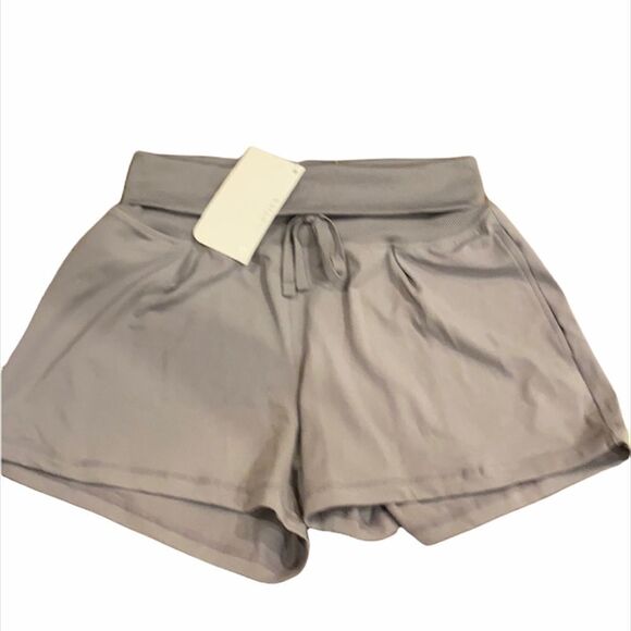 ✨ Fabletics Maj foldover waist shorts✨ - Picture 4 of 6